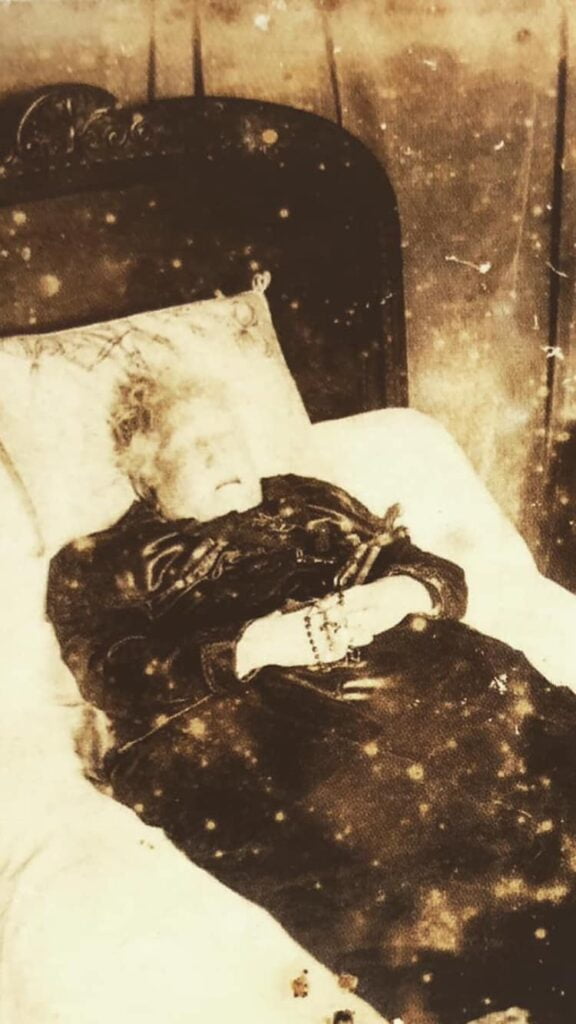 Foto da princesa Isabel no leito de morte
